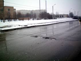 Разбитая дорога через 7 дней после посещения Путиным Перинатального центра